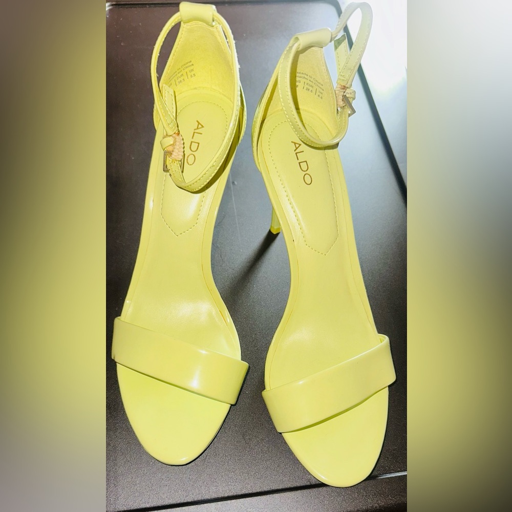 Woman shoes